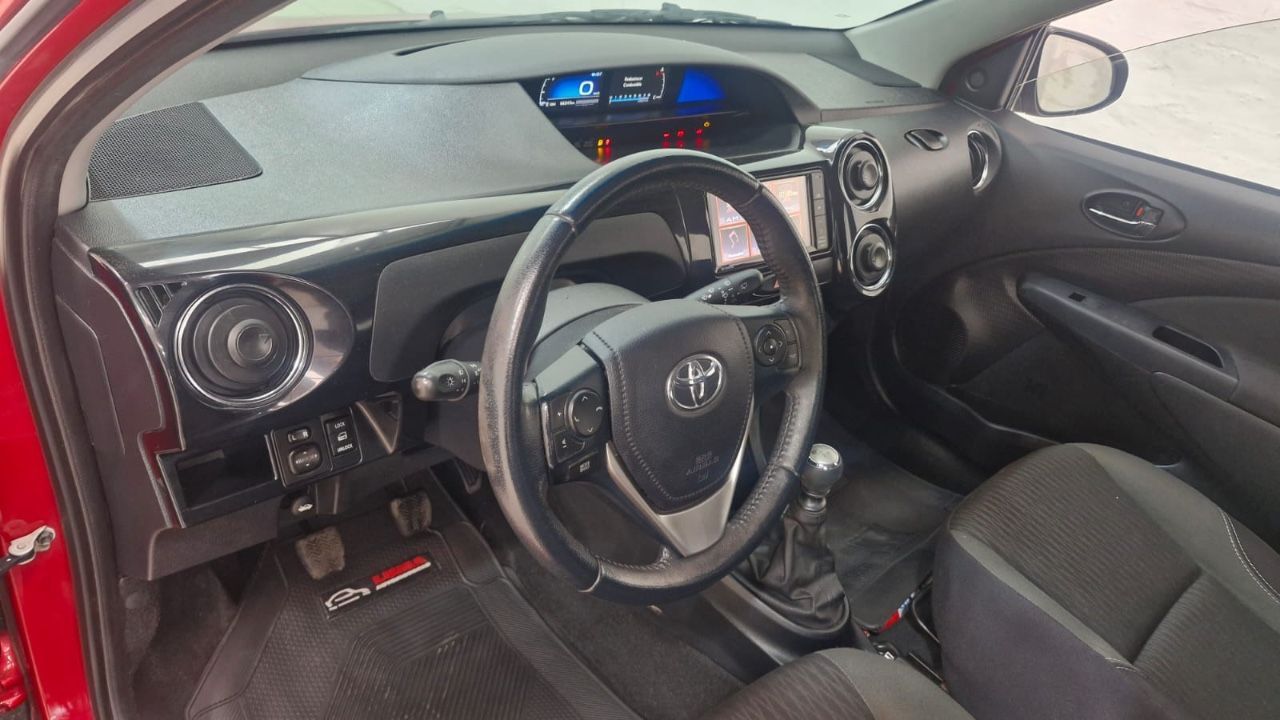 Toyota Etios Usado Financiado en Mendoza, deRuedas