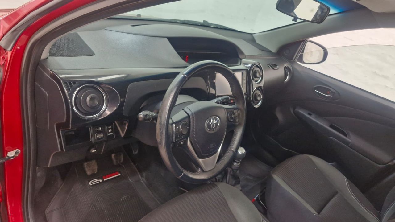 Toyota Etios Usado Financiado en Mendoza, deRuedas