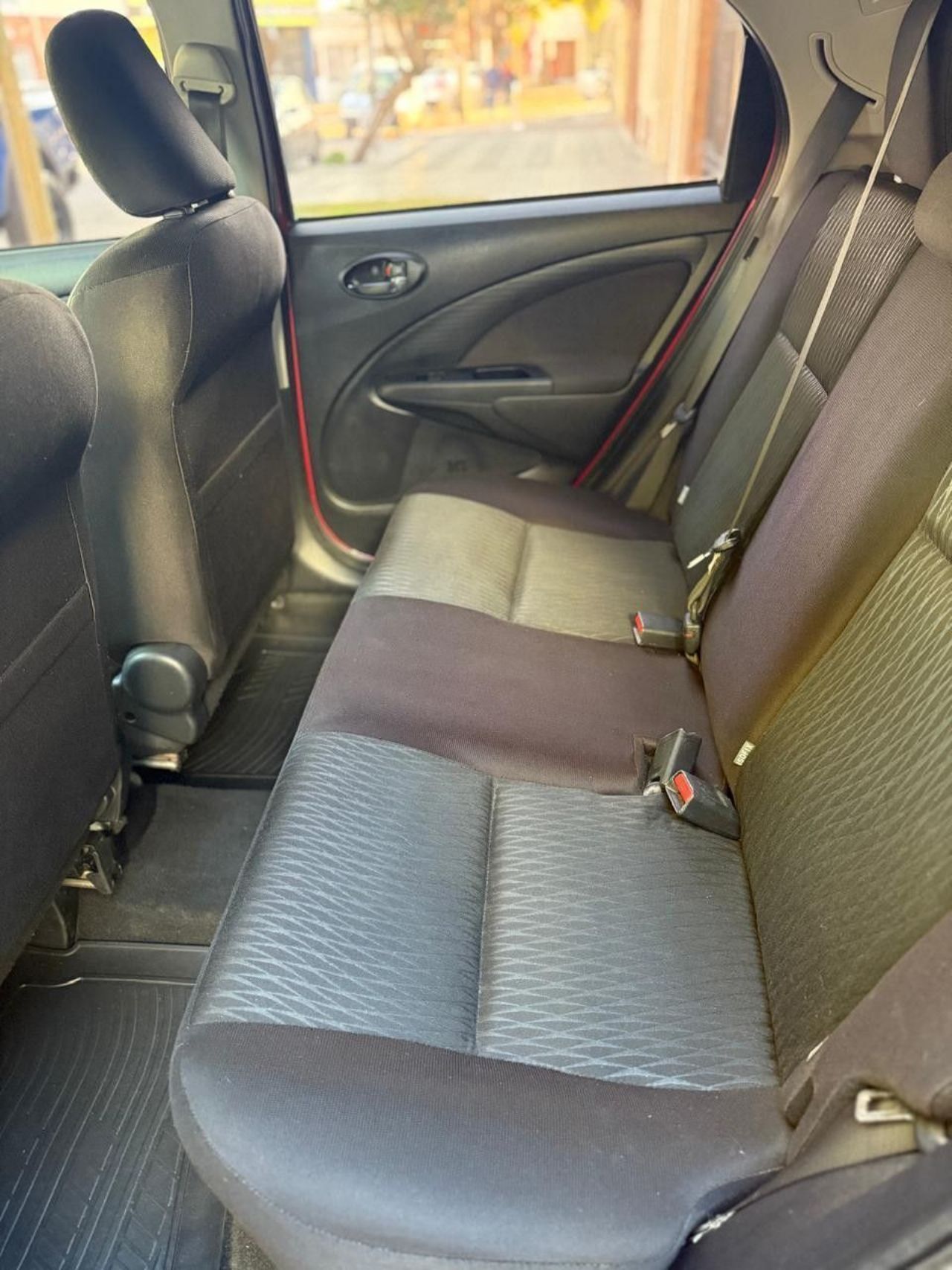 Toyota Etios Usado Financiado en Córdoba, deRuedas