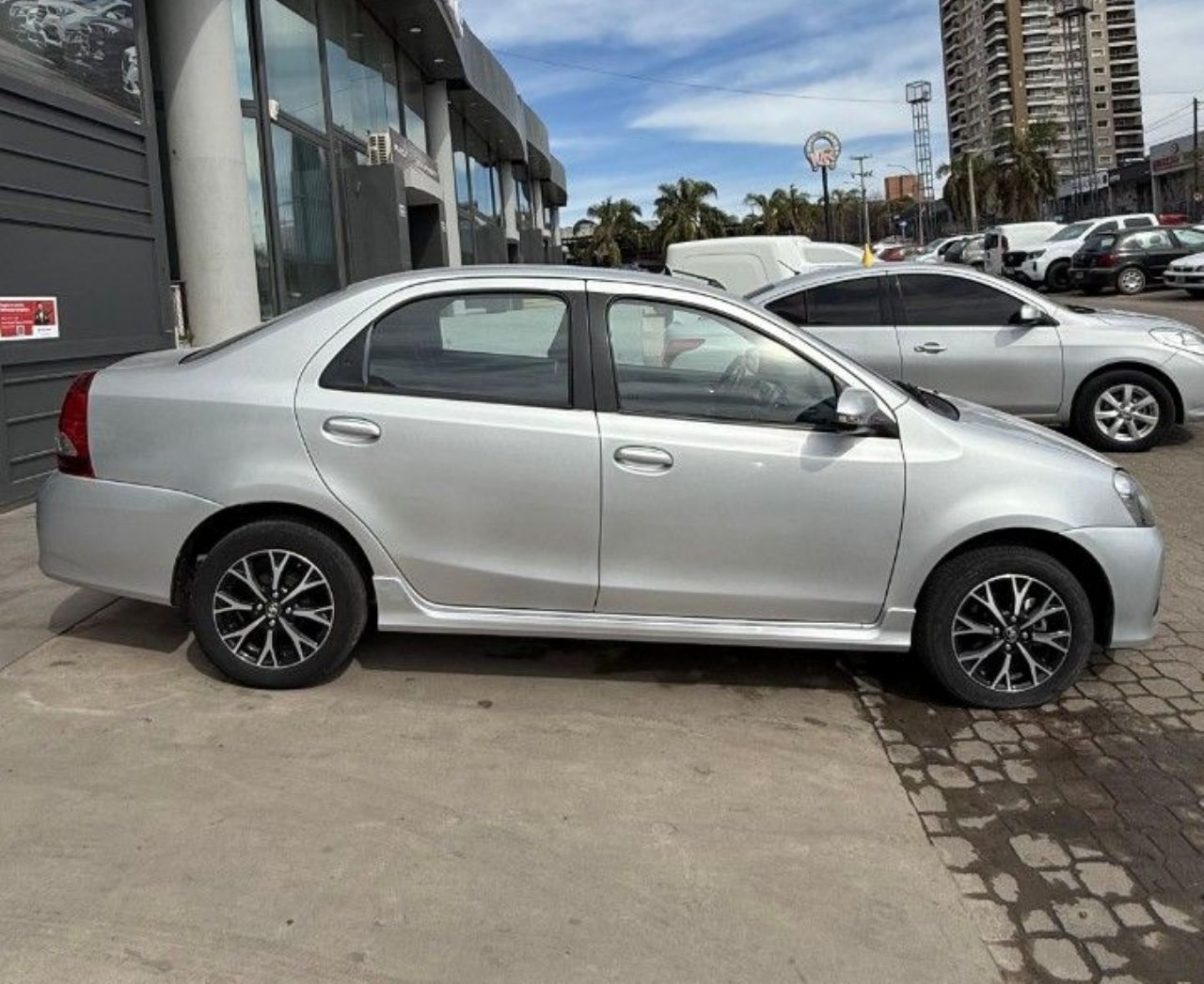 Toyota Etios Usado Financiado en Córdoba, deRuedas