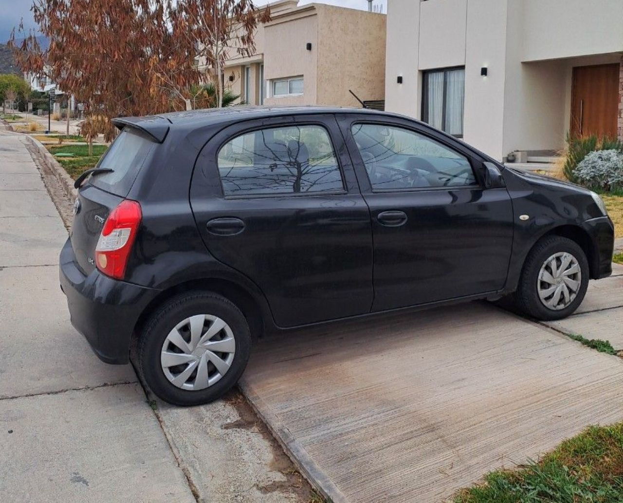 Toyota Etios Usado en Mendoza, deRuedas