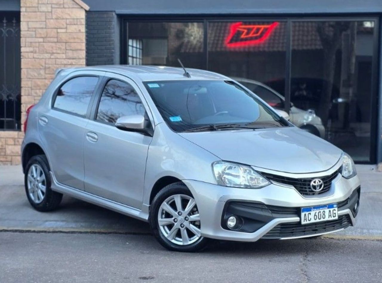 Toyota Etios Usado en Mendoza, deRuedas