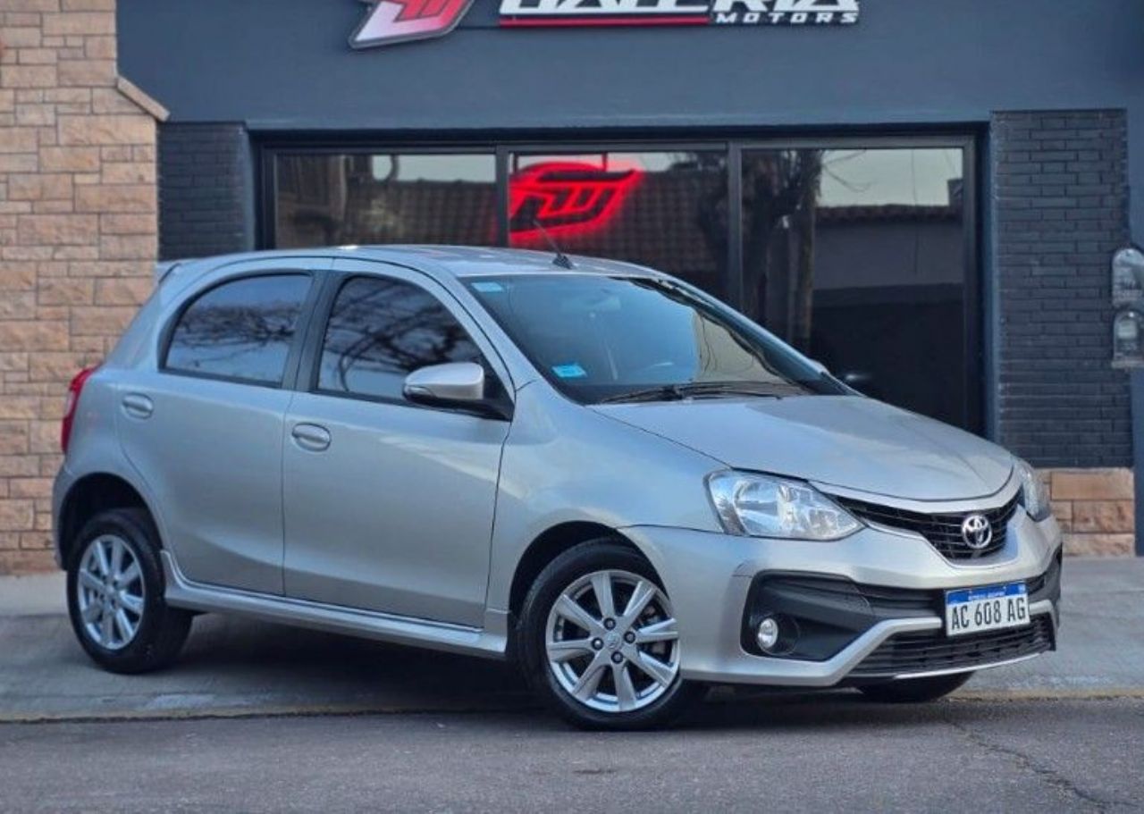 Toyota Etios Usado en Mendoza, deRuedas