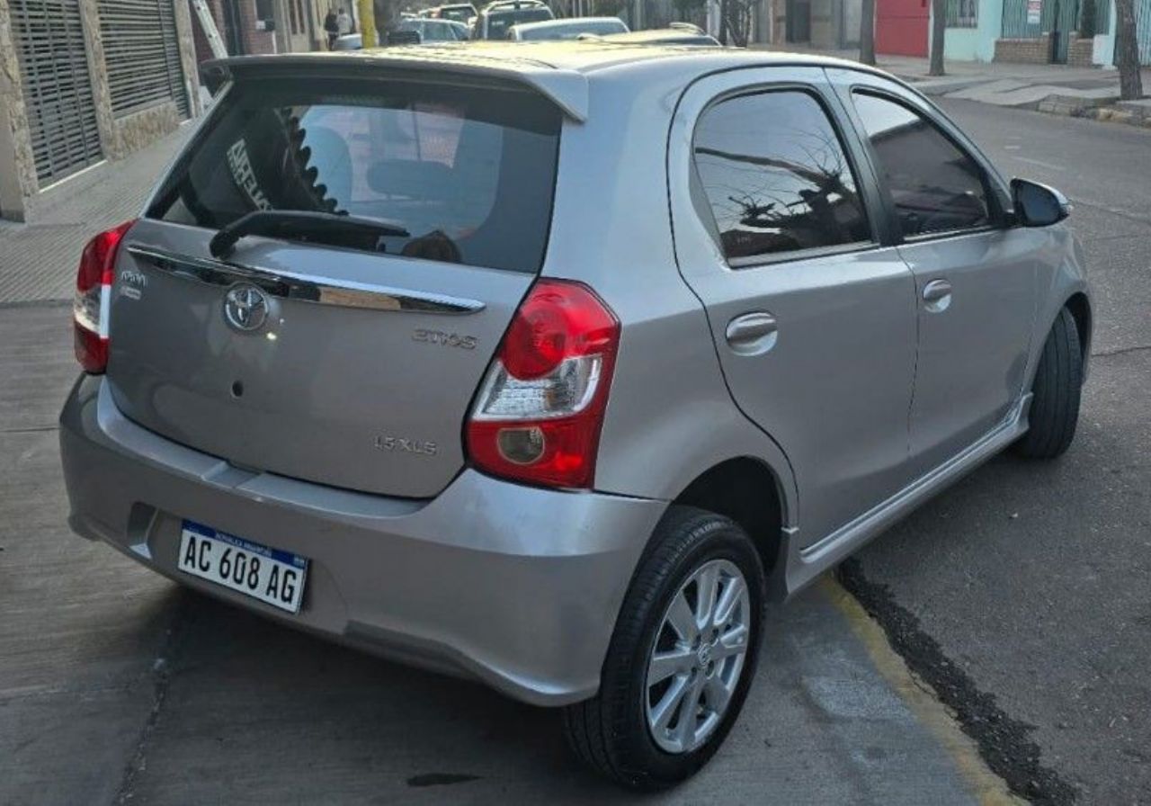Toyota Etios Usado en Mendoza, deRuedas