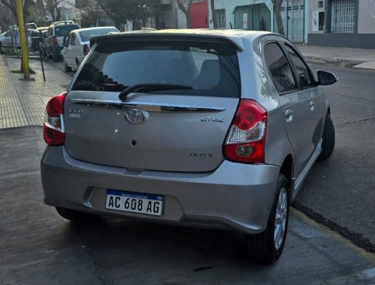 Toyota Etios Usado en Mendoza, deRuedas