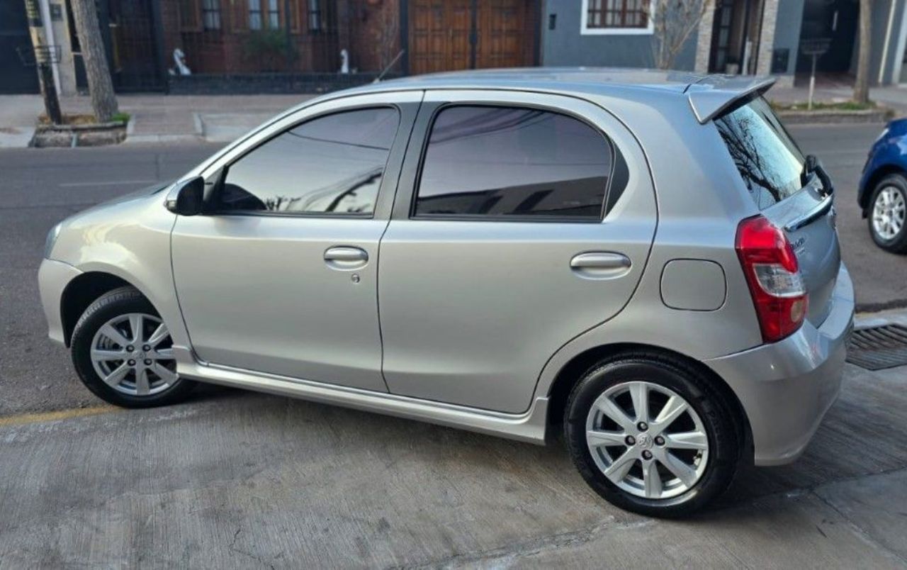 Toyota Etios Usado en Mendoza, deRuedas