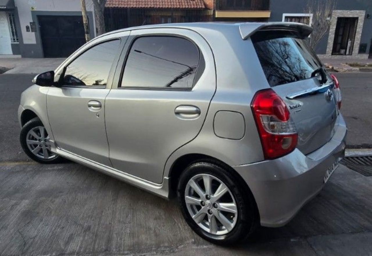 Toyota Etios Usado en Mendoza, deRuedas