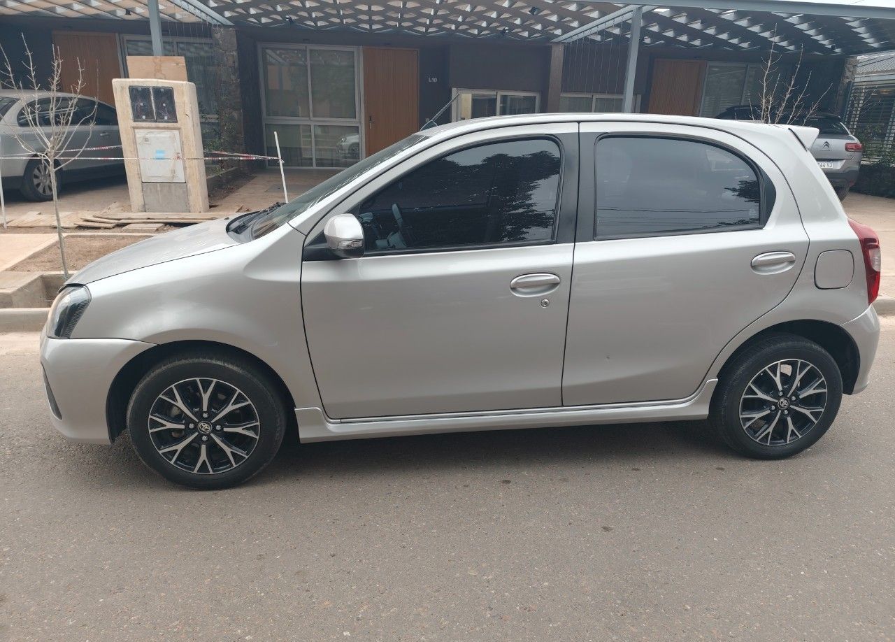 Toyota Etios Usado en Mendoza, deRuedas