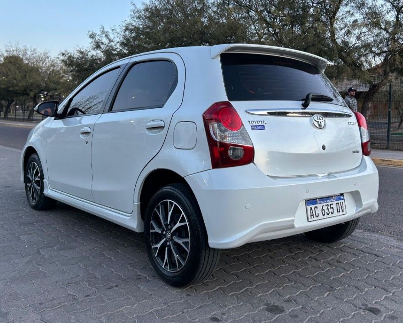 Toyota Etios Usado Financiado en Mendoza, deRuedas