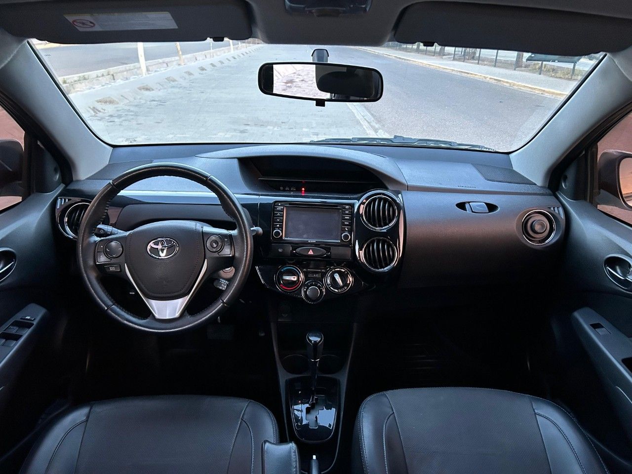 Toyota Etios Usado Financiado en Mendoza, deRuedas