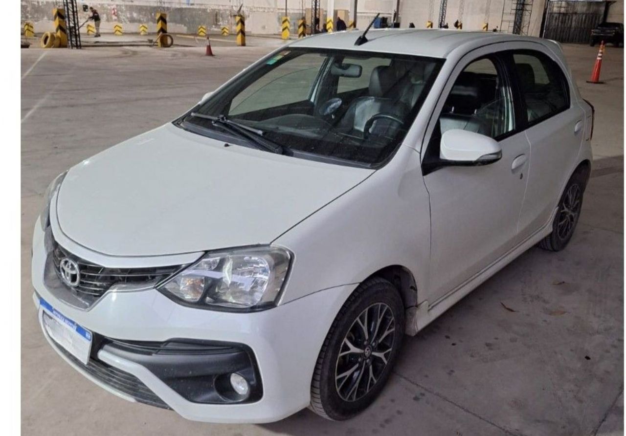 Toyota Etios Usado en Tucumán, deRuedas