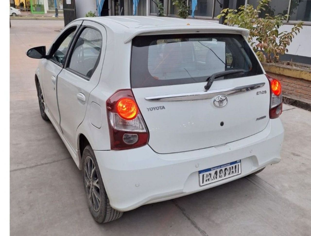 Toyota Etios Usado en Tucumán, deRuedas
