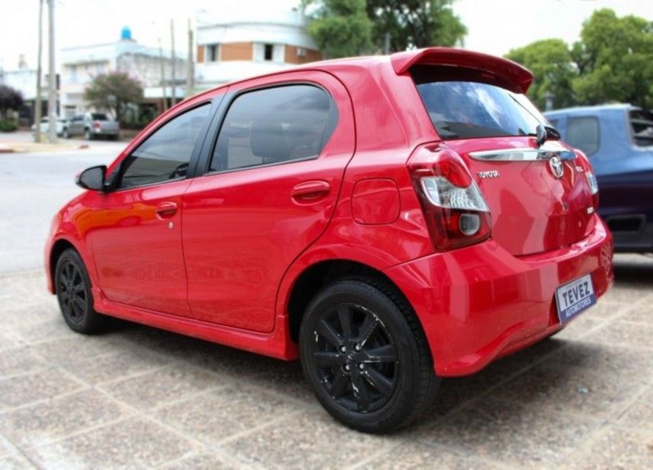 Toyota Etios Usado en Córdoba, deRuedas