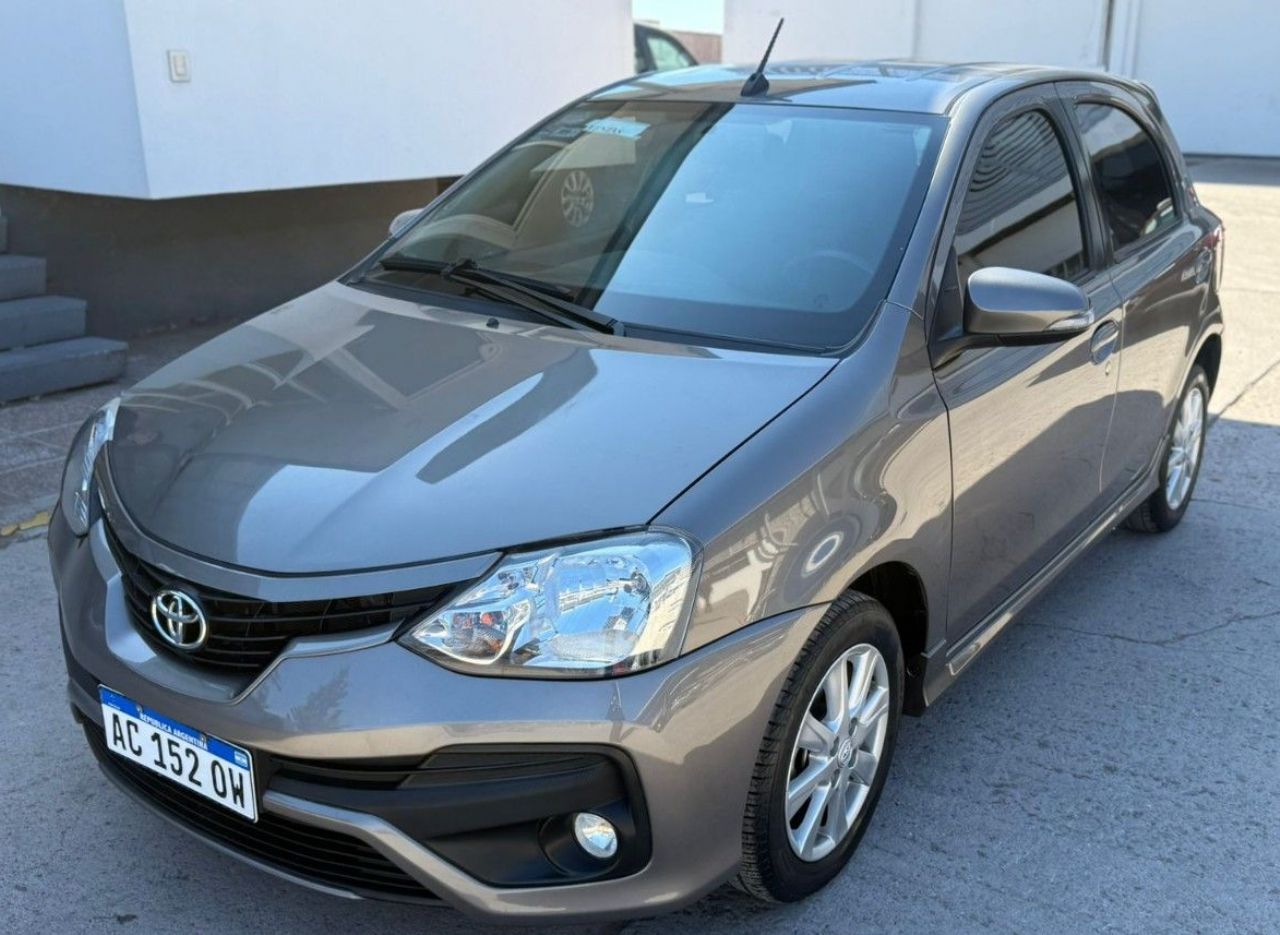 Toyota Etios Usado en Mendoza, deRuedas