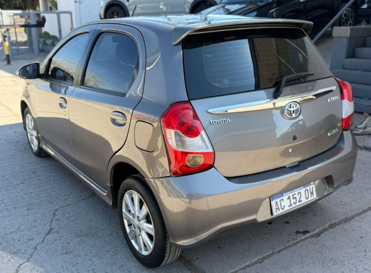 Toyota Etios Usado en Mendoza, deRuedas