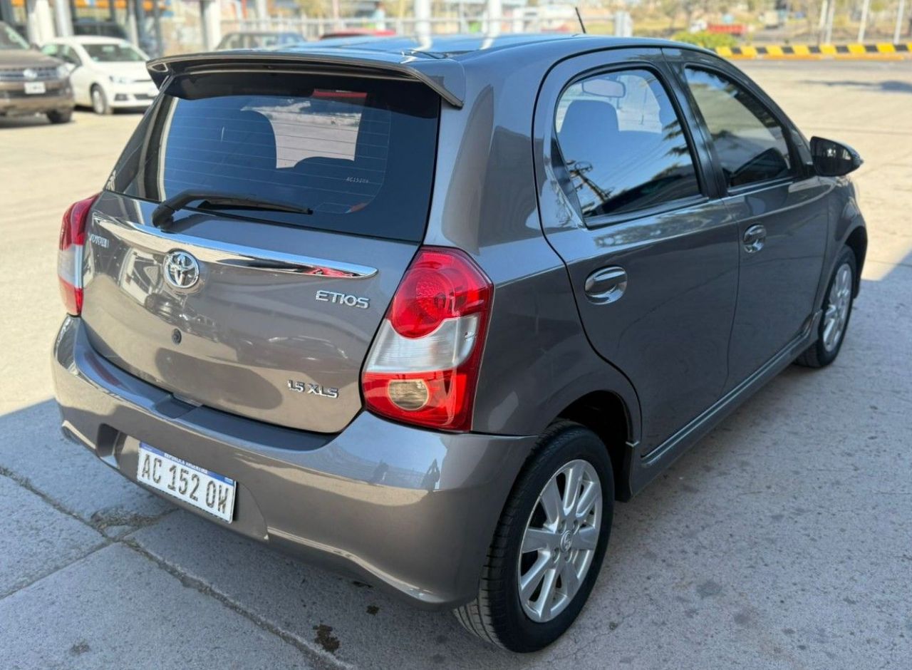 Toyota Etios Usado en Mendoza, deRuedas