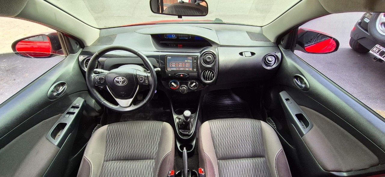 Toyota Etios Usado Financiado en Mendoza, deRuedas