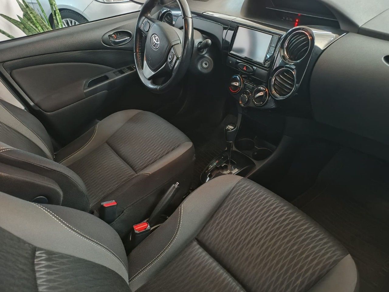 Toyota Etios Usado Financiado en Córdoba, deRuedas