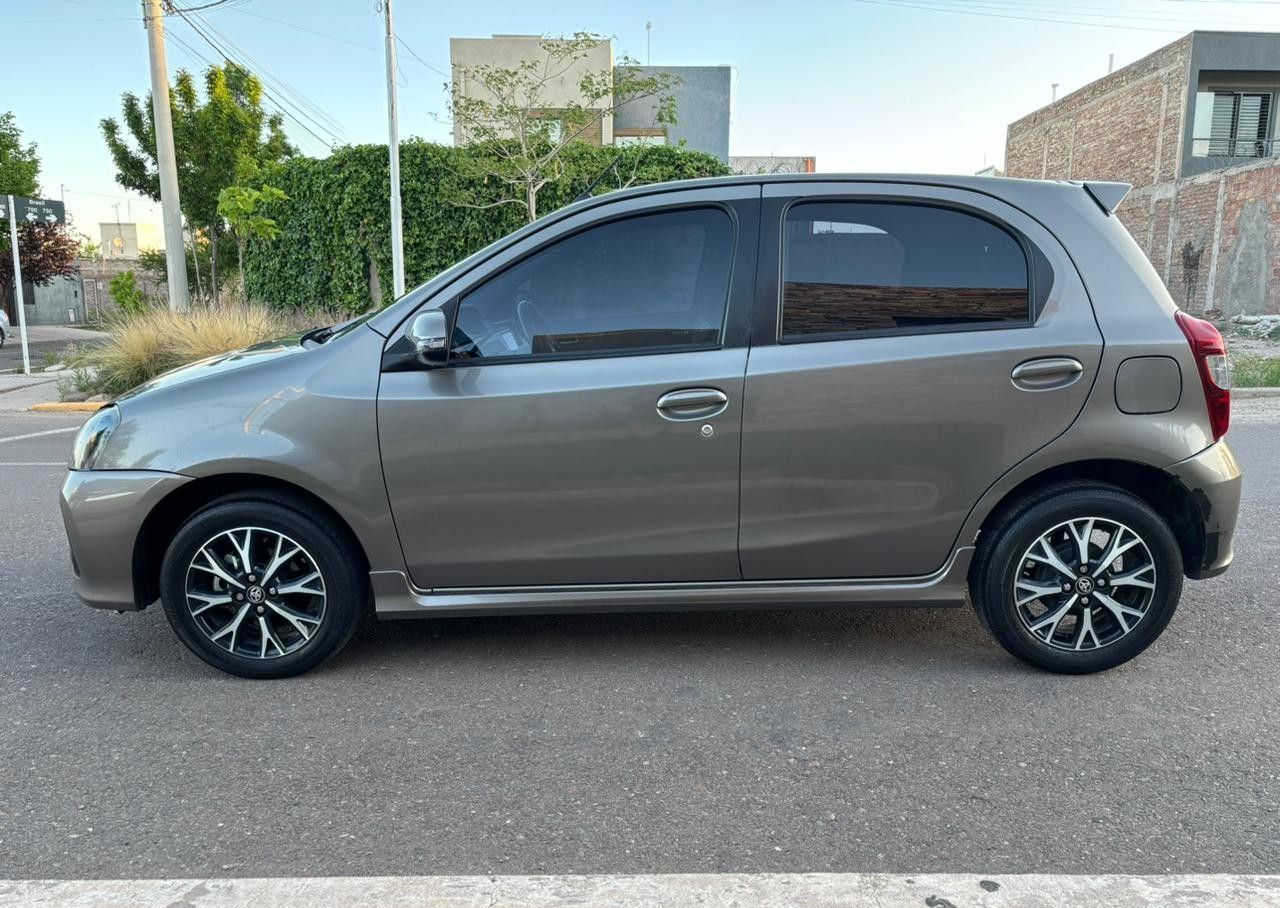 Toyota Etios Usado en Mendoza, deRuedas