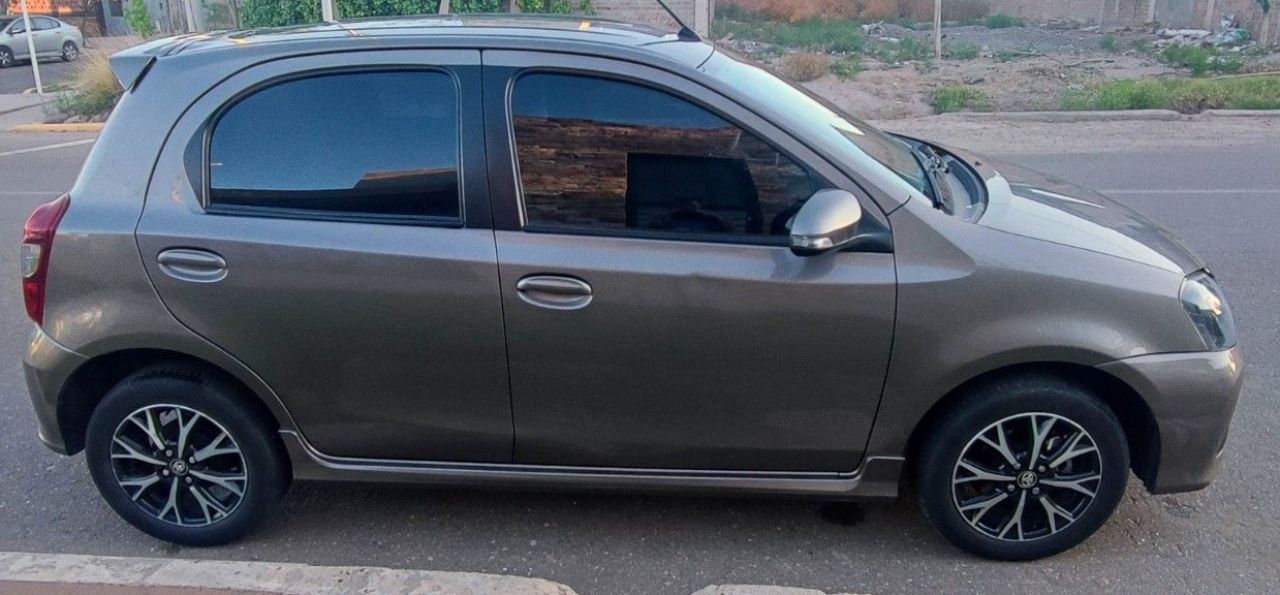 Toyota Etios Usado en Mendoza, deRuedas