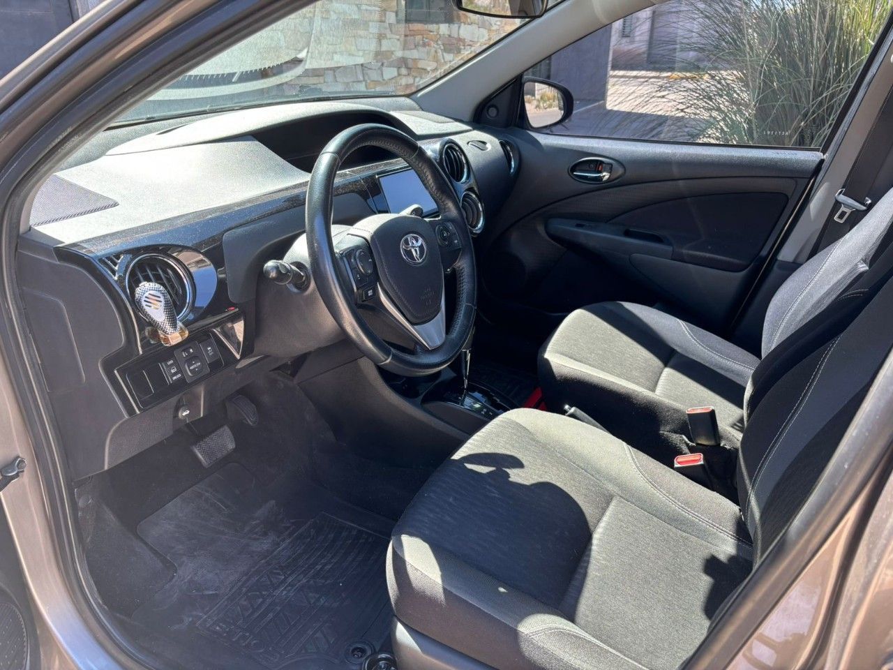 Toyota Etios Usado en Mendoza, deRuedas
