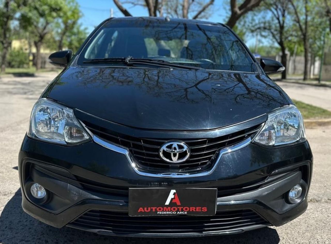 Toyota Etios Usado Financiado en Córdoba, deRuedas