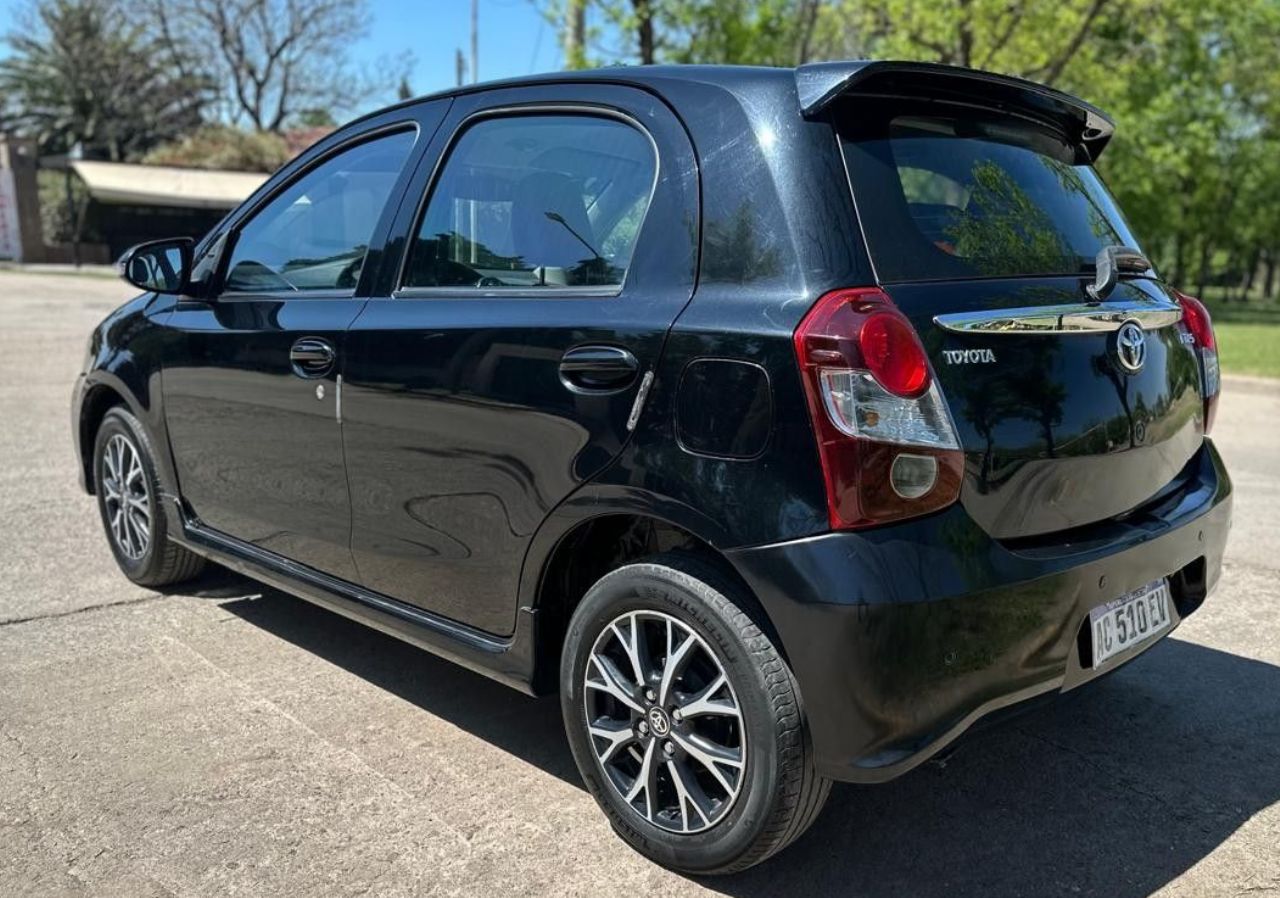 Toyota Etios Usado Financiado en Córdoba, deRuedas