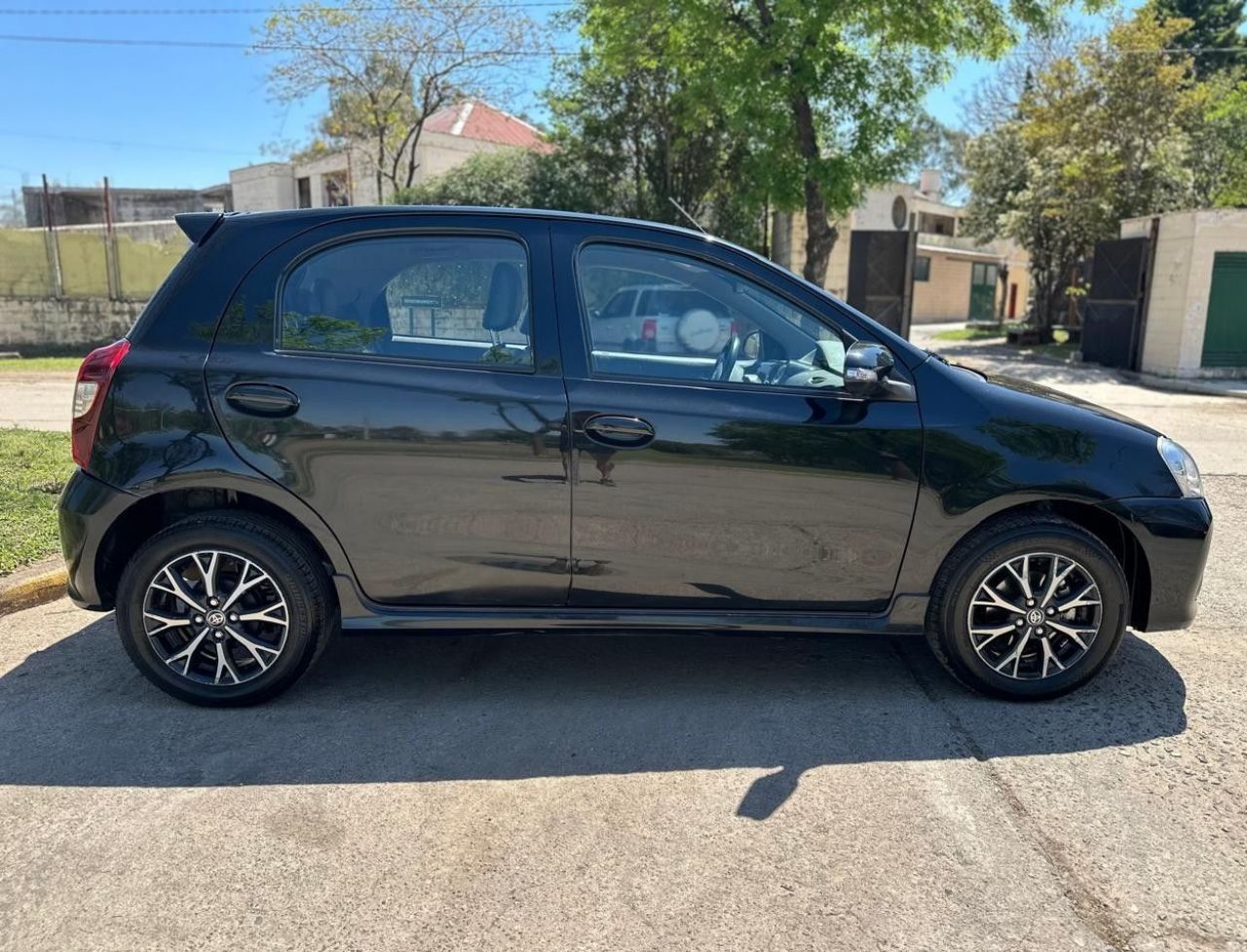 Toyota Etios Usado Financiado en Córdoba, deRuedas