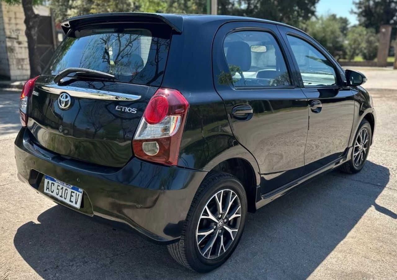 Toyota Etios Usado Financiado en Córdoba, deRuedas