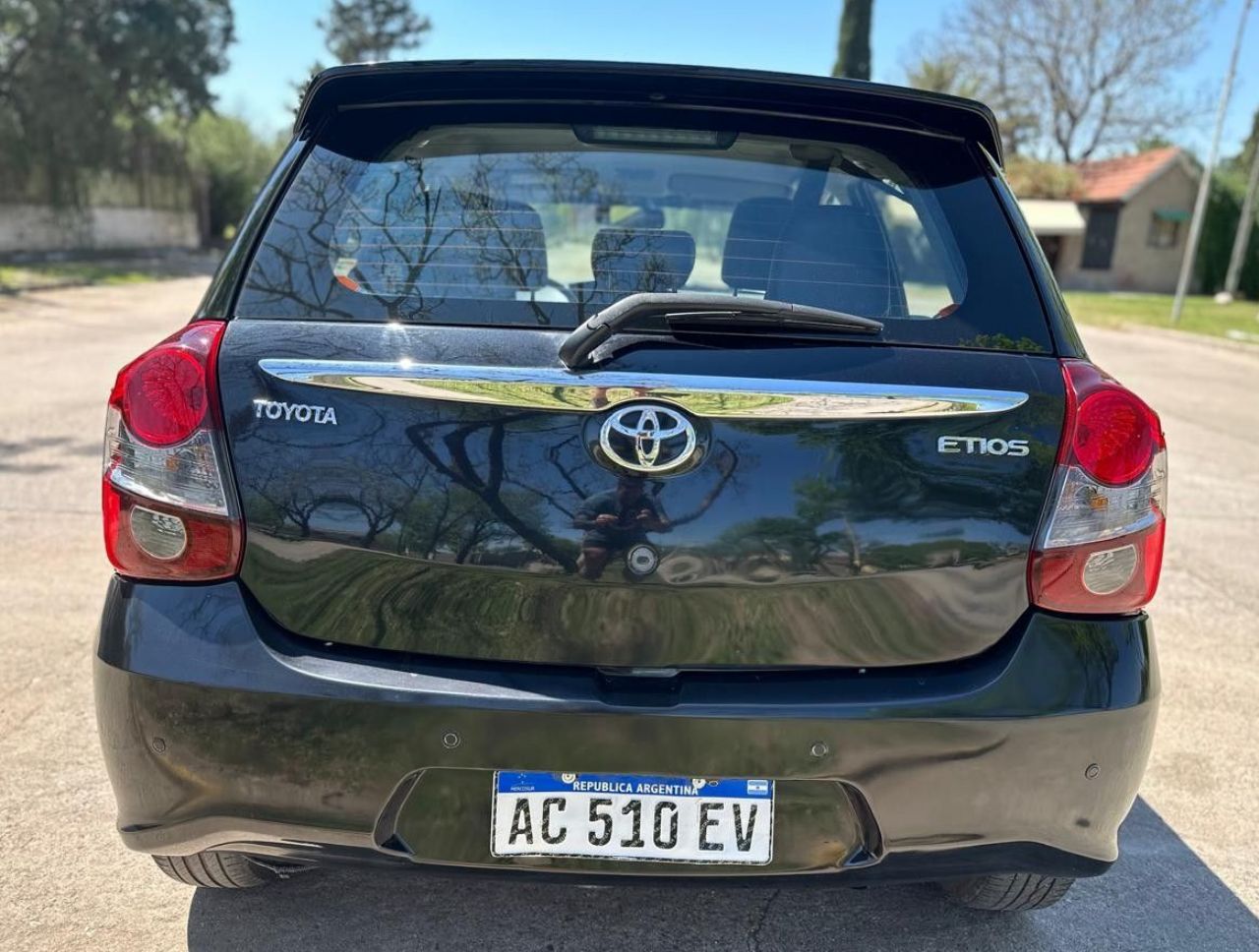 Toyota Etios Usado Financiado en Córdoba, deRuedas