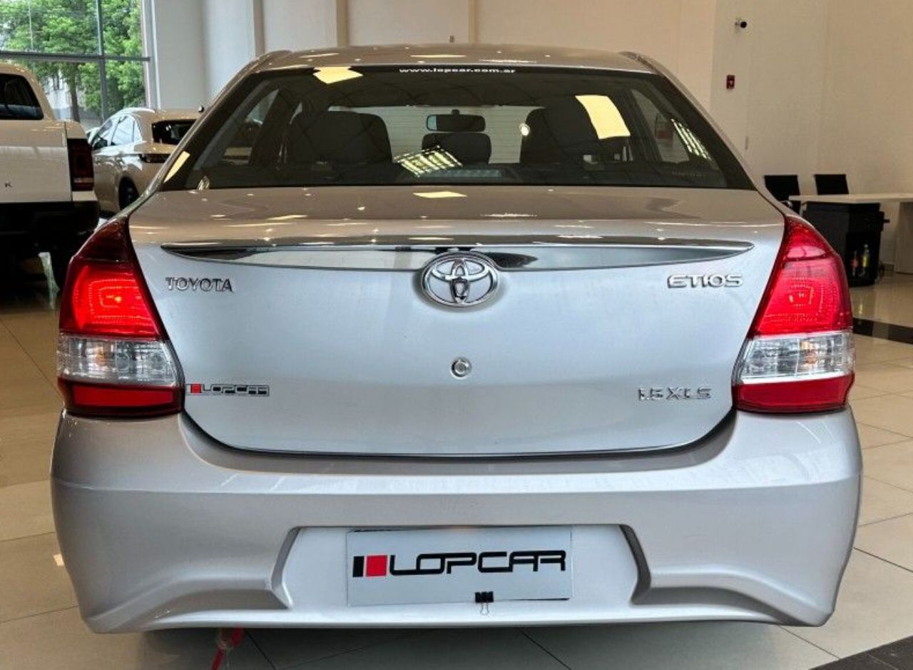 Toyota Etios Usado Financiado en Córdoba, deRuedas