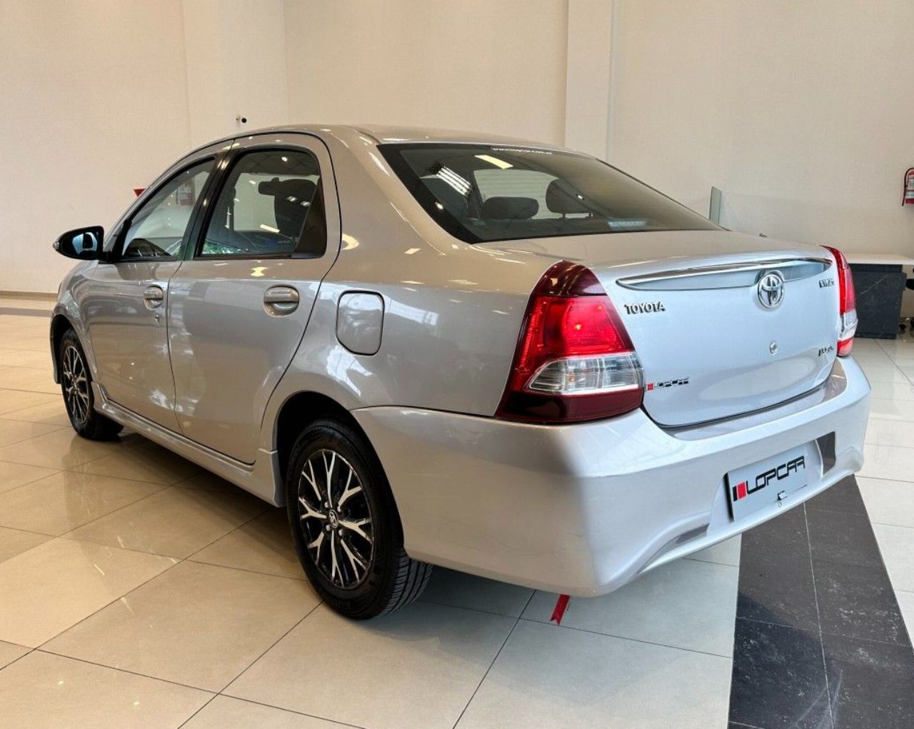 Toyota Etios Usado Financiado en Córdoba, deRuedas