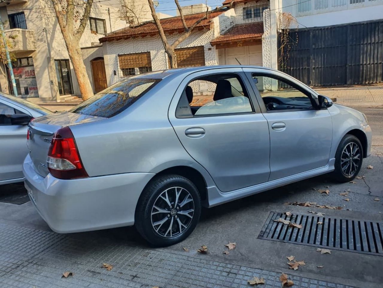 Toyota Etios Usado en Mendoza, deRuedas