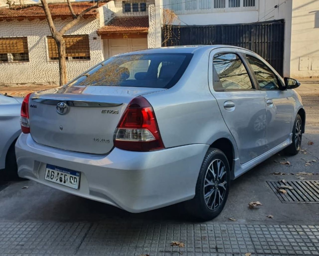 Toyota Etios Usado en Mendoza, deRuedas