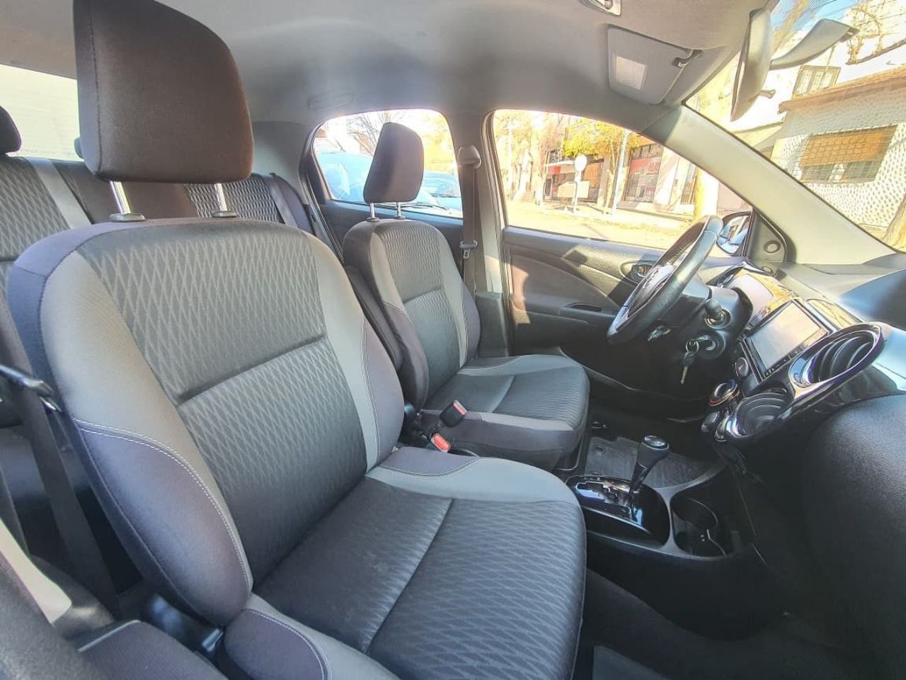 Toyota Etios Usado en Mendoza, deRuedas