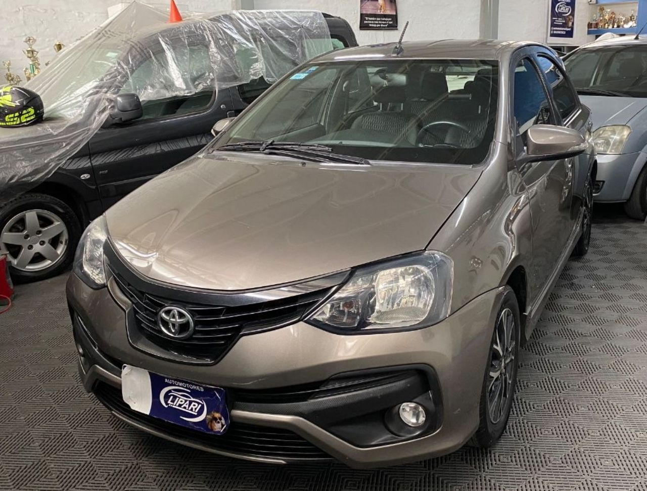 Toyota Etios Usado Financiado en Mendoza, deRuedas