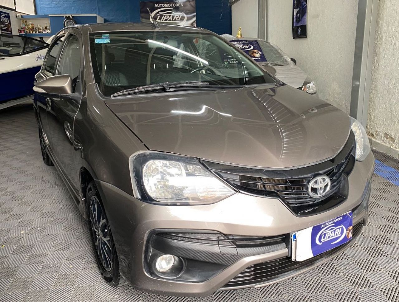 Toyota Etios Usado Financiado en Mendoza, deRuedas