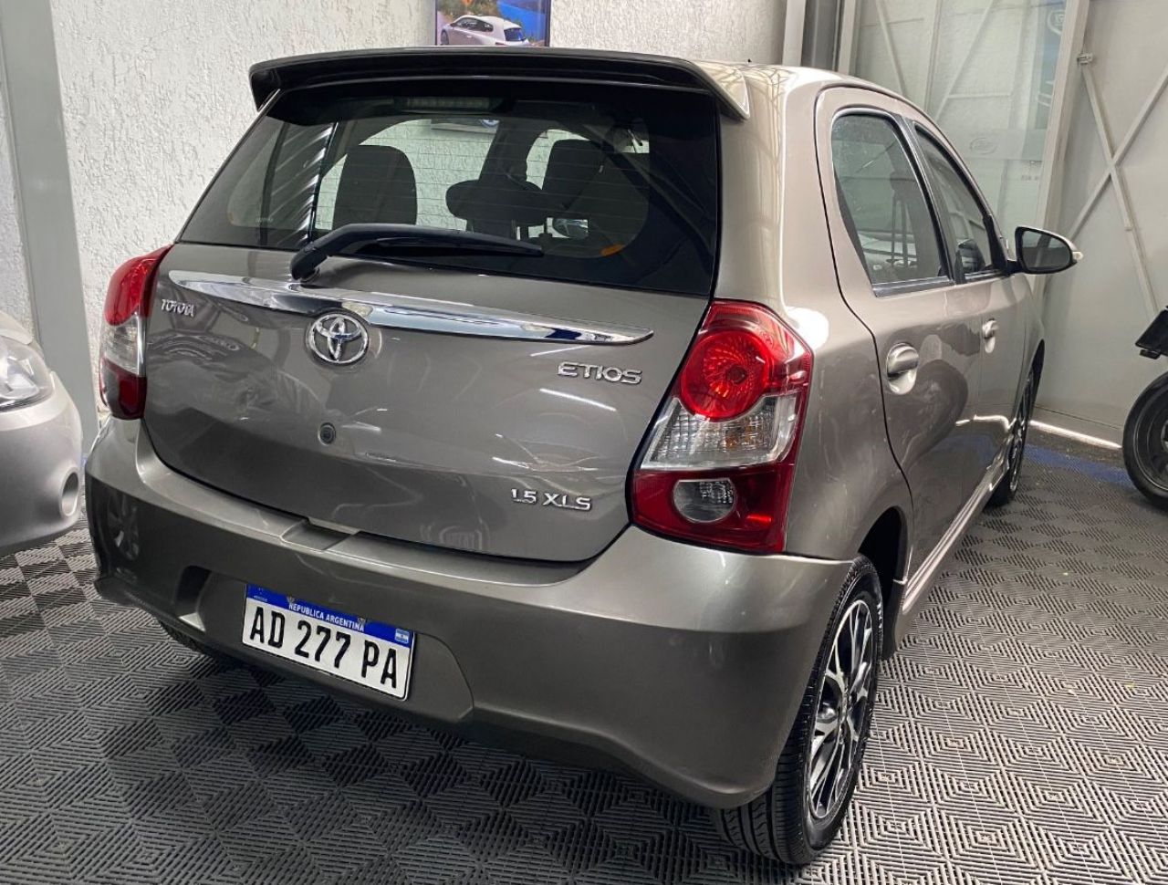 Toyota Etios Usado Financiado en Mendoza, deRuedas