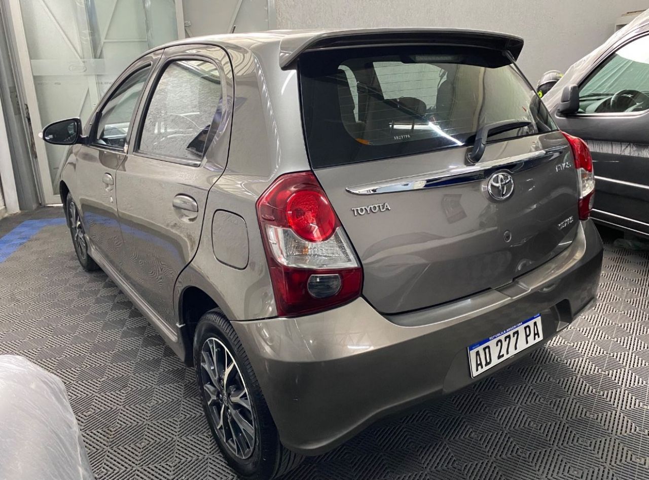 Toyota Etios Usado Financiado en Mendoza, deRuedas
