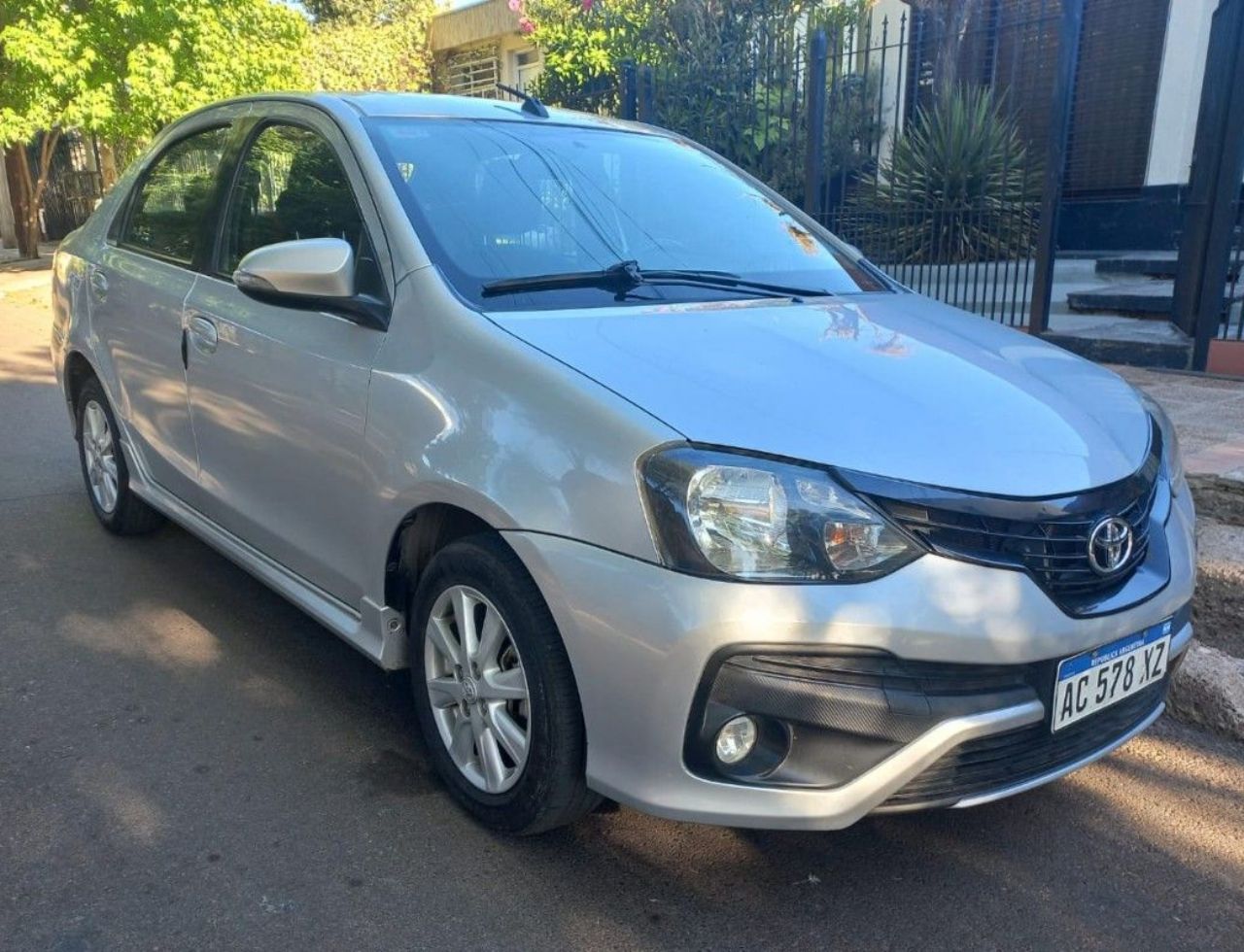 Toyota Etios Usado en Mendoza, deRuedas