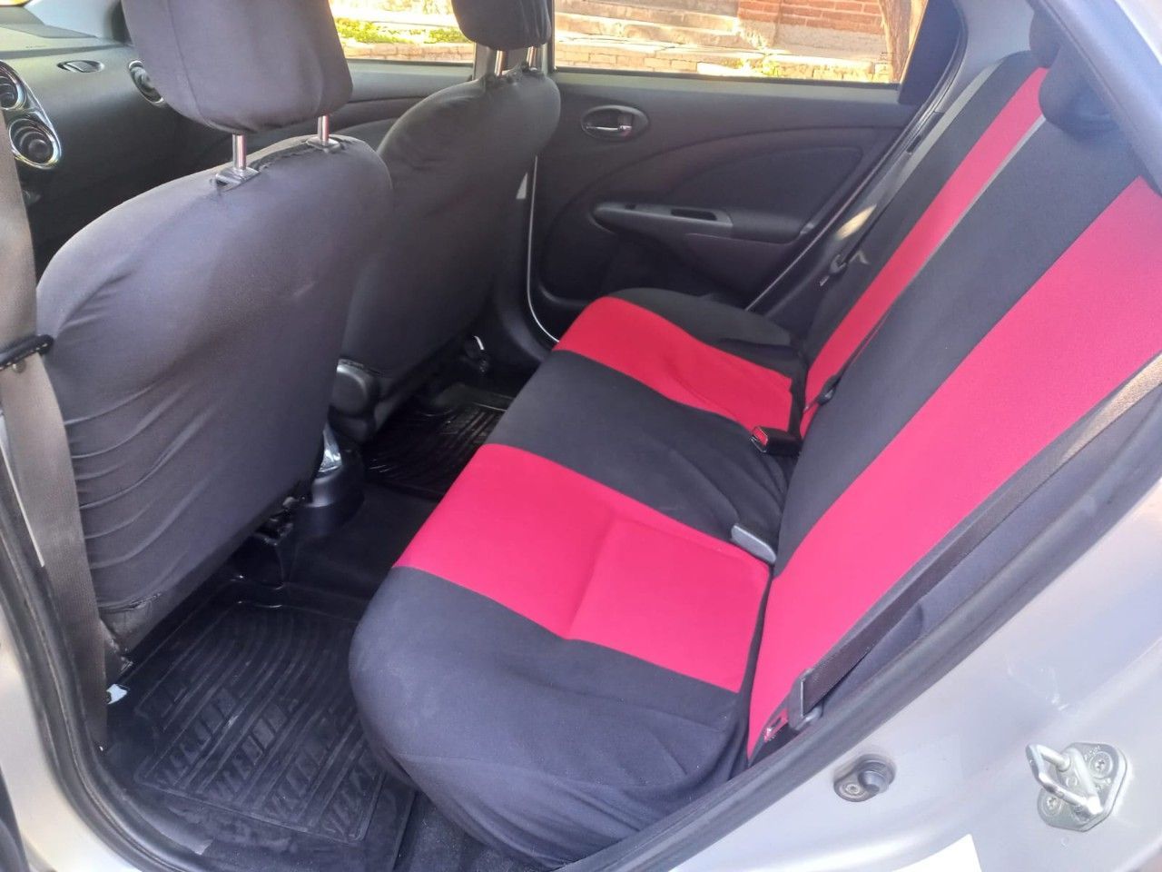 Toyota Etios Usado en Mendoza, deRuedas