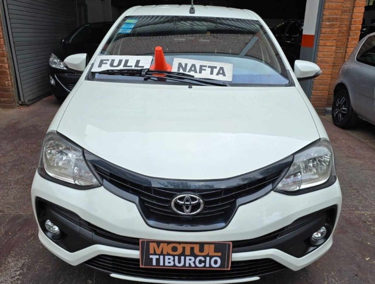 Toyota Etios Usado Financiado en Mendoza, deRuedas