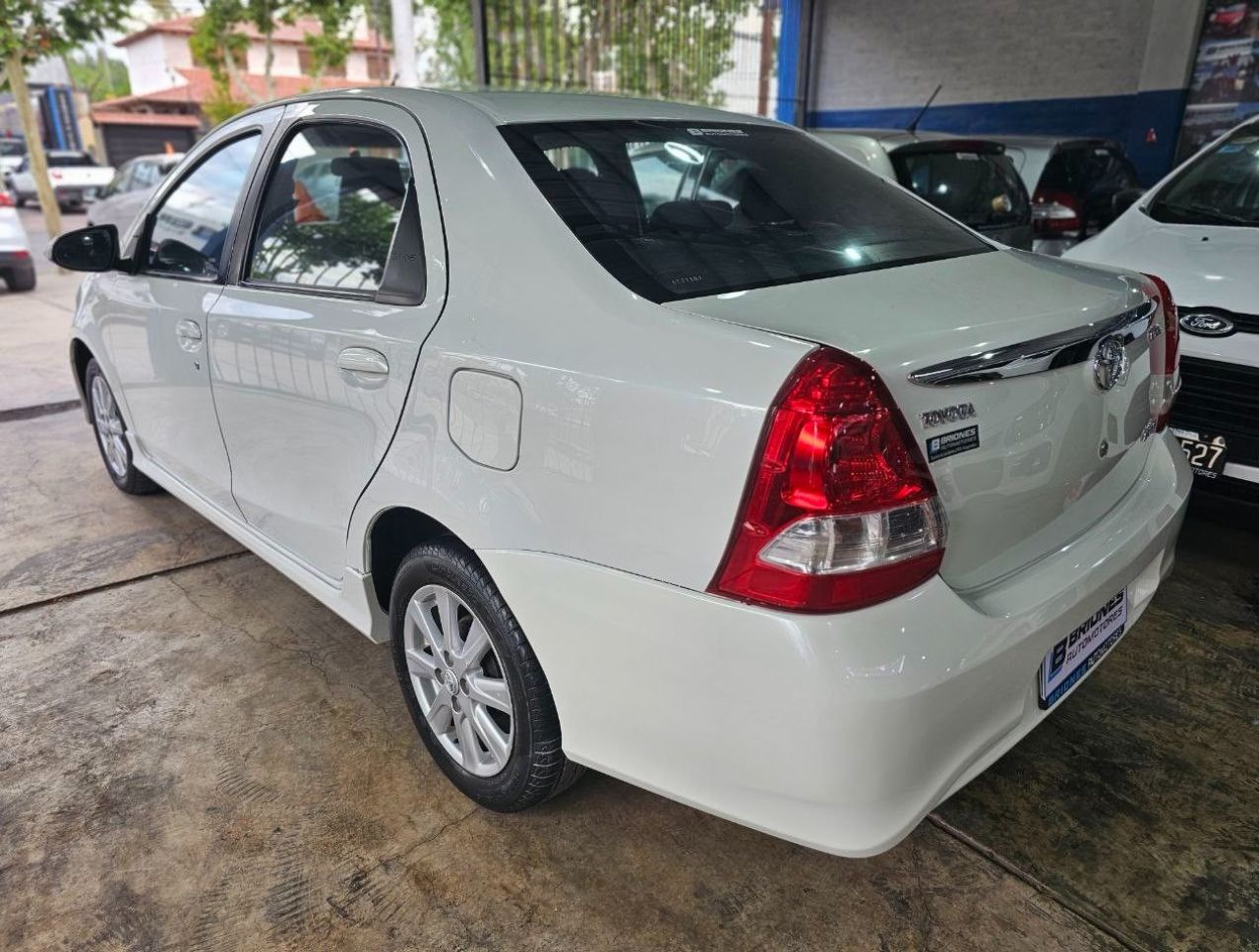 Toyota Etios Usado en Mendoza, deRuedas