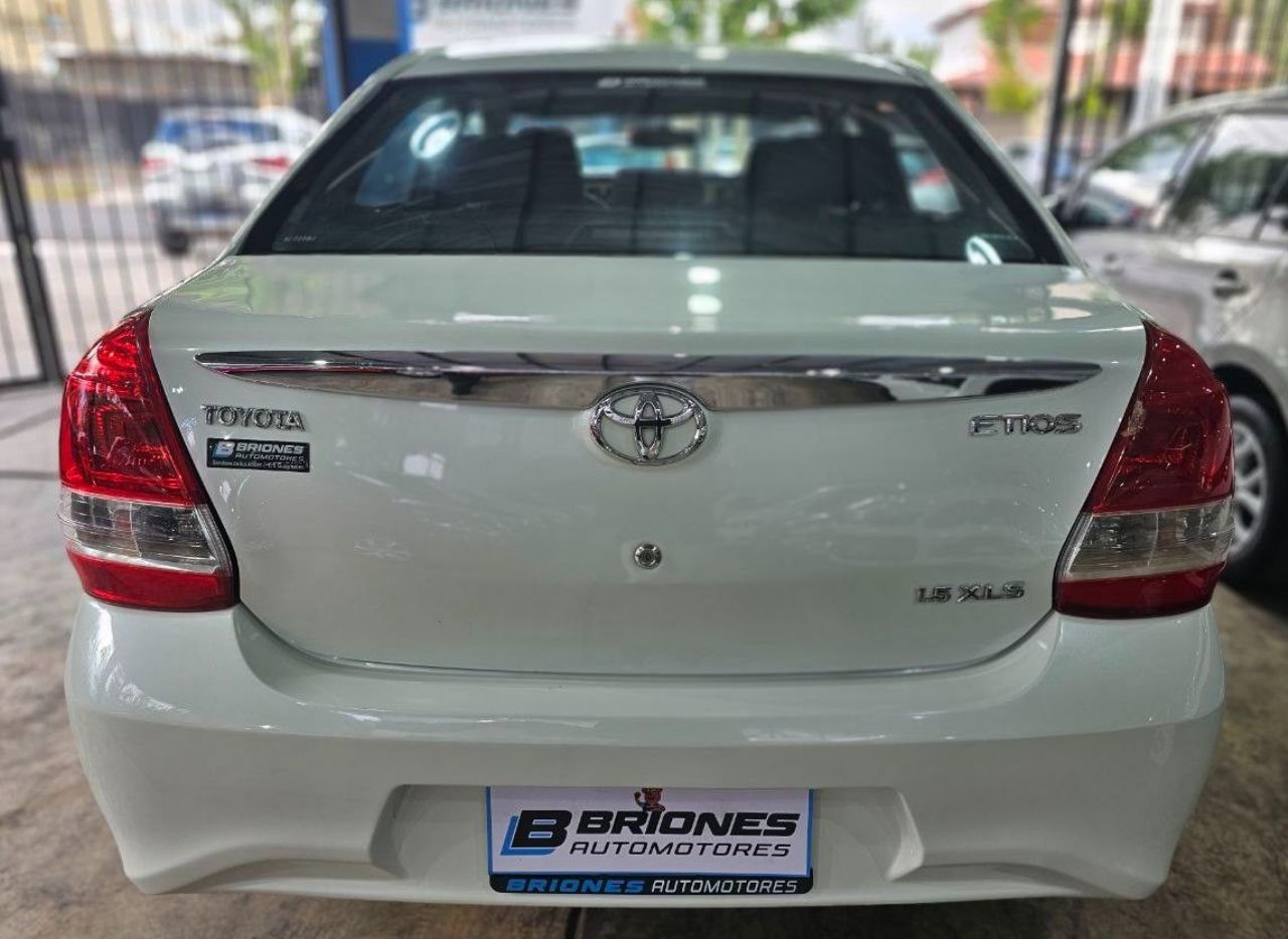 Toyota Etios Usado en Mendoza, deRuedas
