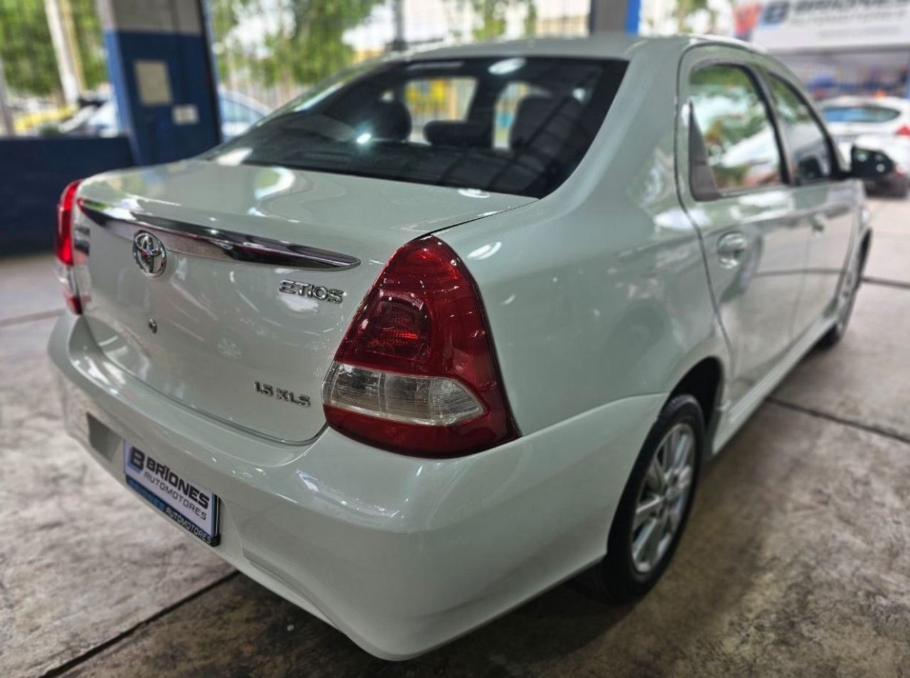 Toyota Etios Usado en Mendoza, deRuedas