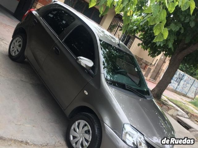 Toyota Etios Usado en Mendoza, deRuedas