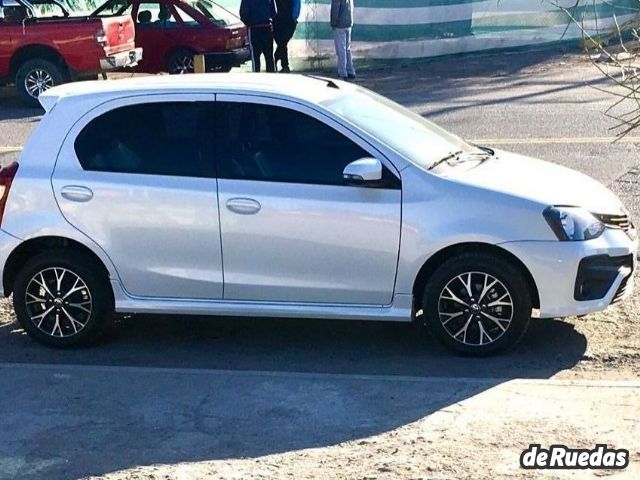 Toyota Etios Usado en Mendoza, deRuedas