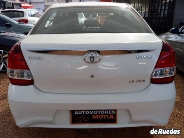 Toyota Etios Usado en Mendoza, deRuedas