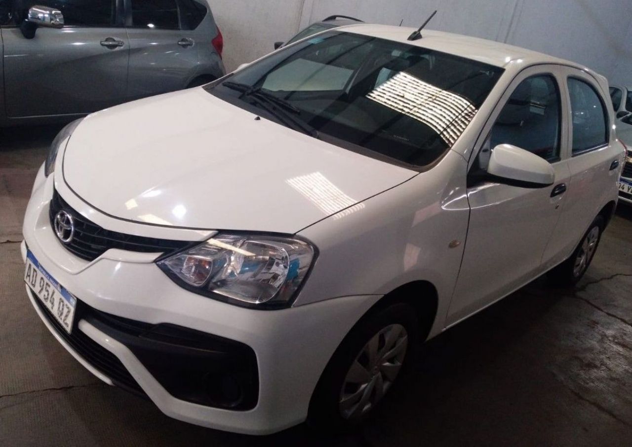 Toyota Etios Usado en Mendoza, deRuedas