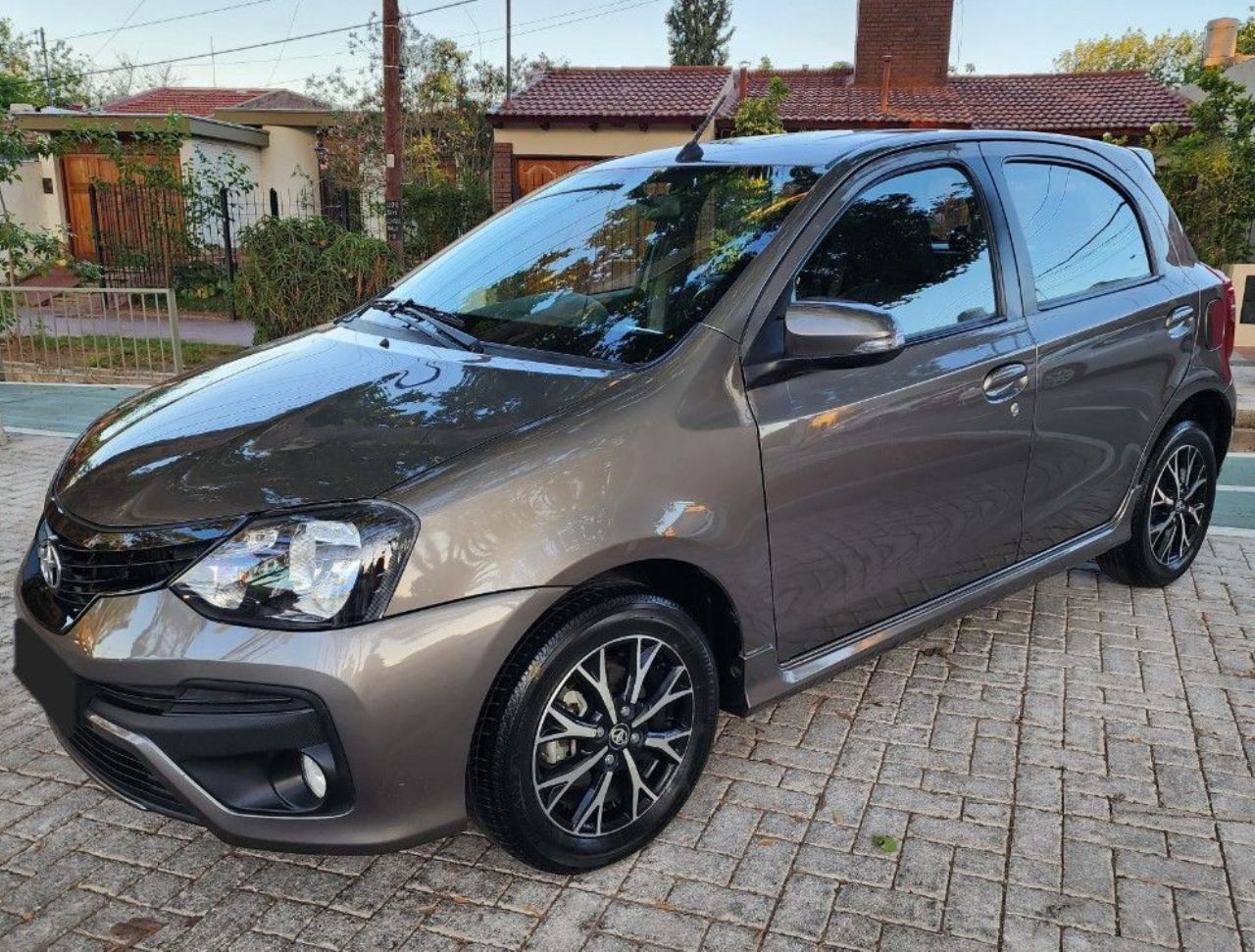 Toyota Etios Usado en Mendoza, deRuedas